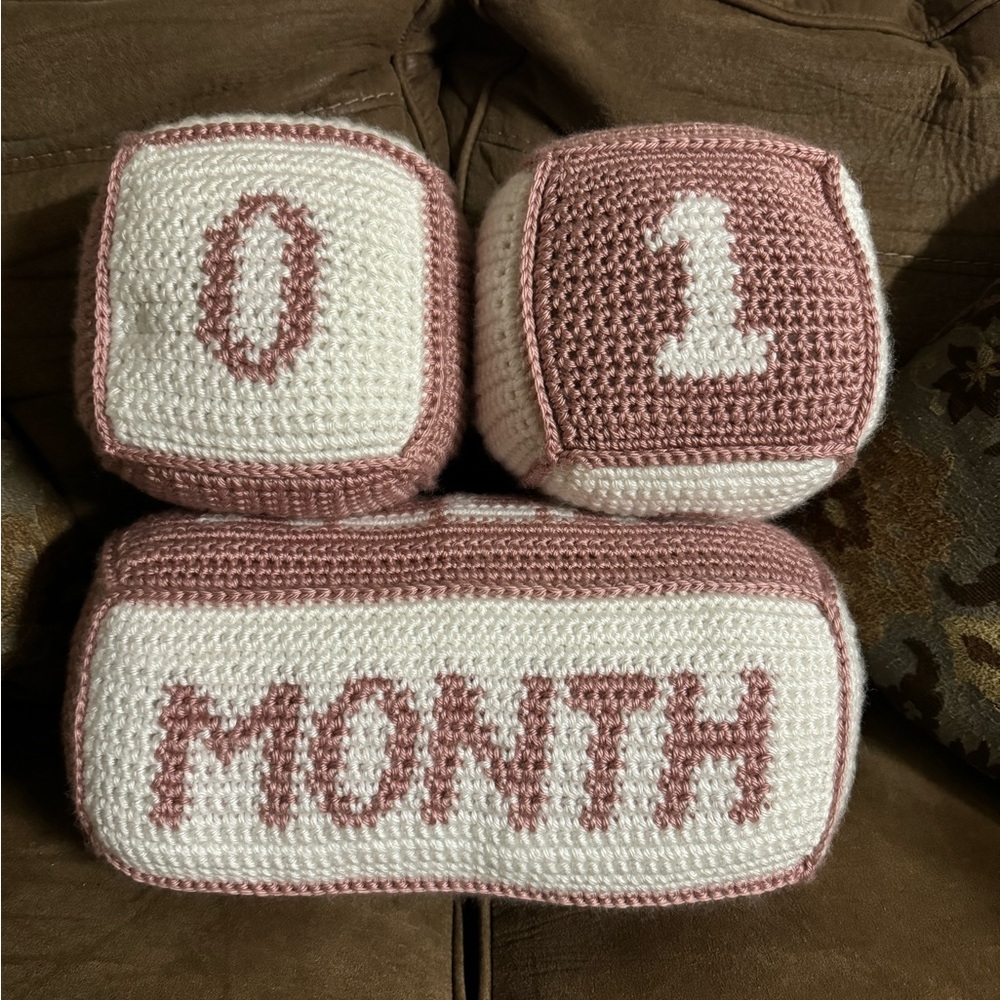 Crochet milestone cubes